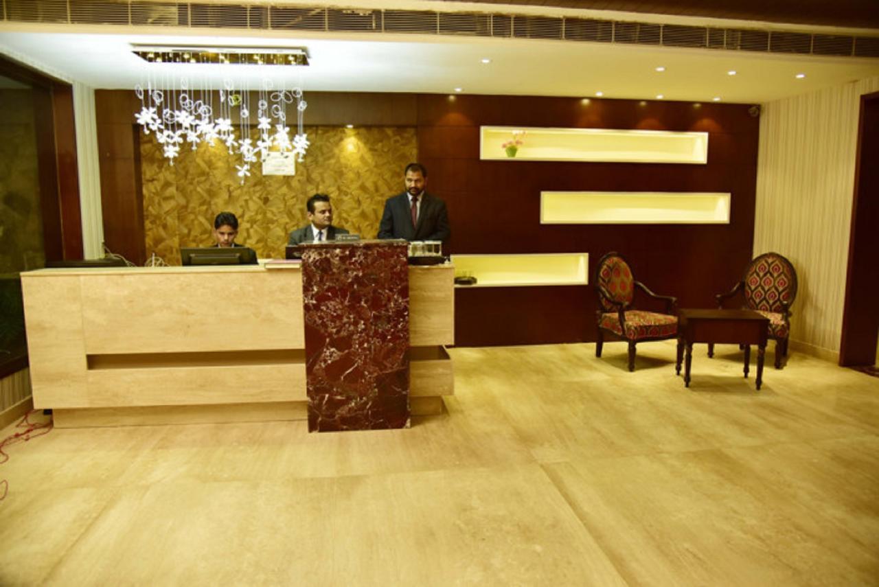 Season Hotel Найнітал Екстер'єр фото